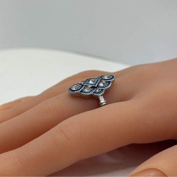 Elegant Silver and Blue Statement Ring - Picture 4 of 5